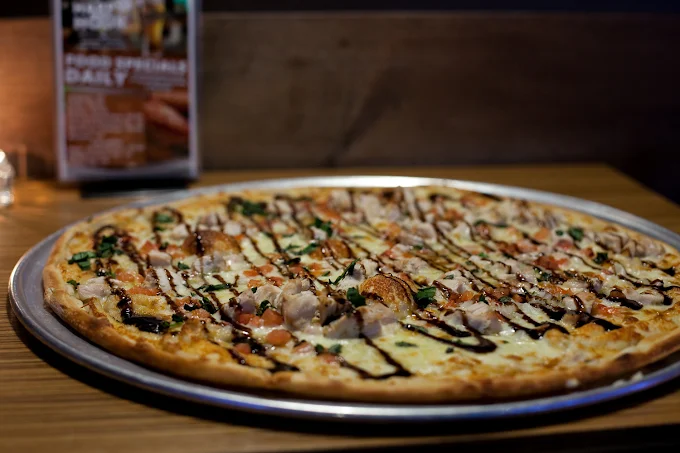 bulldogsBarGrill ChickenBruschettaPizza 26