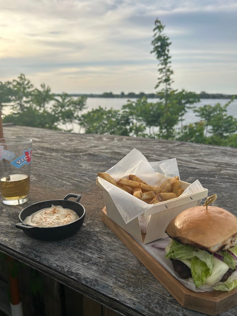 kelus riverside bar grill 6