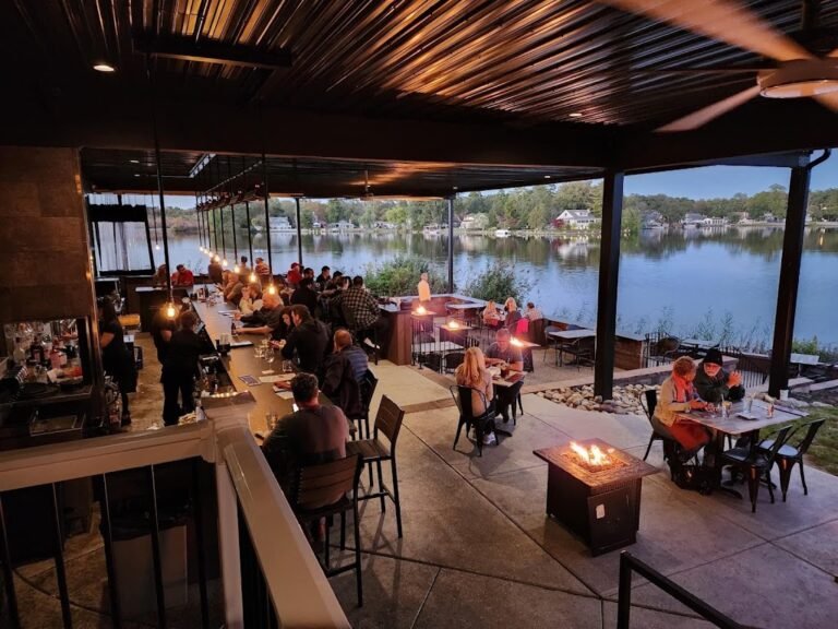 lake house restaurant 1 768x576