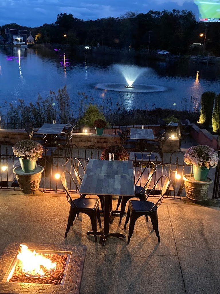 lake house restaurant 10