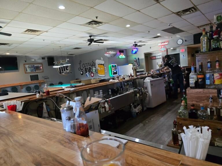 larrys bar  restaurant 1 768x576