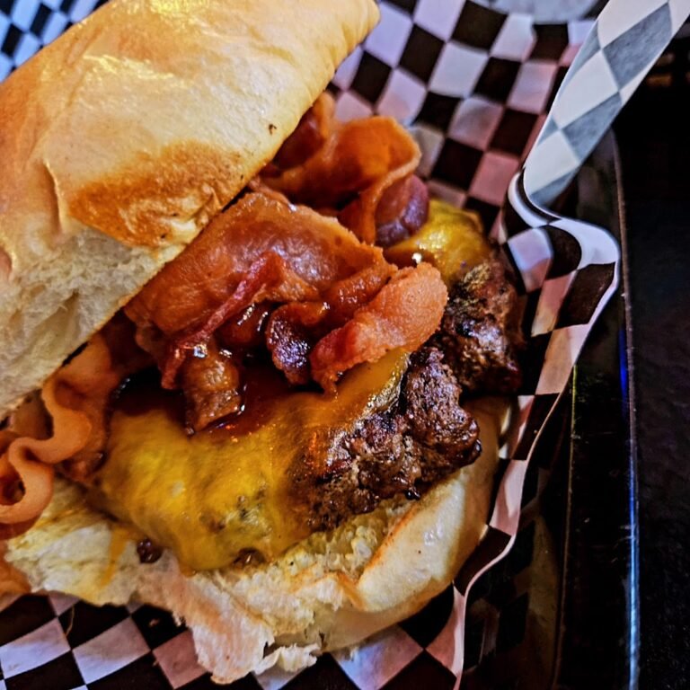 oaklyn manor bar  grill 3 768x768