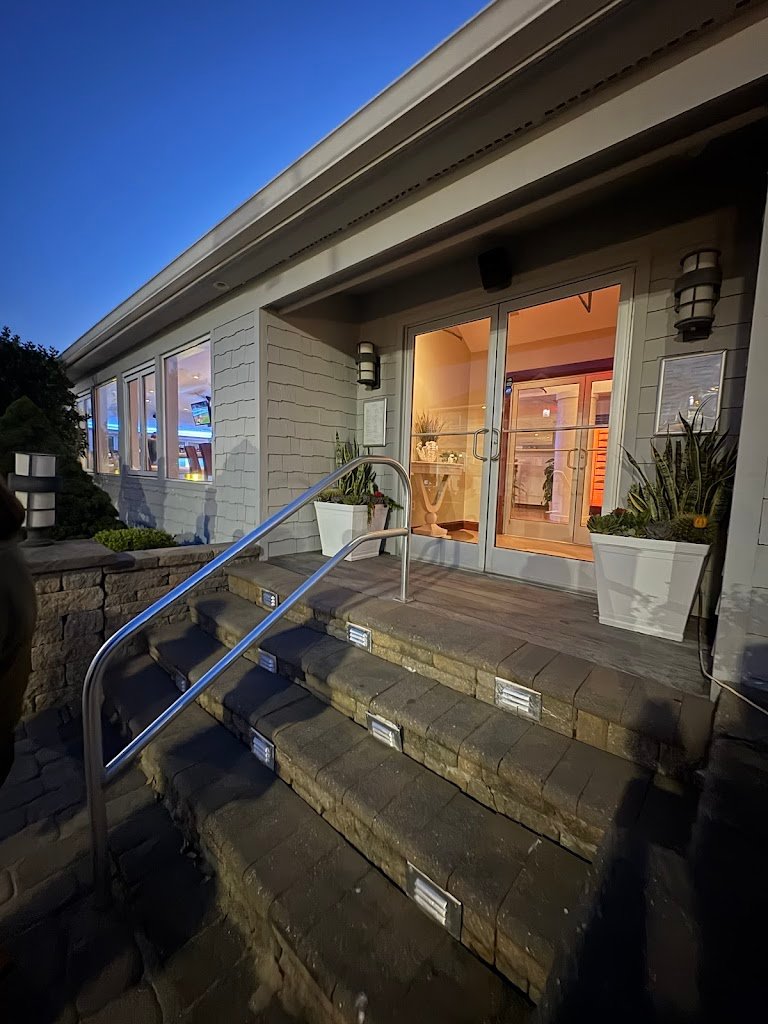 seaview bar and grille 6