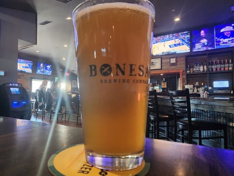 sidelines sports bar 8 768x576