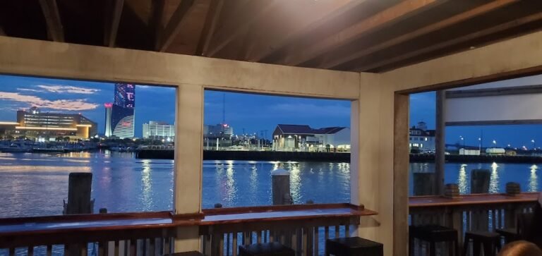 sirens bar and grill 3 768x363