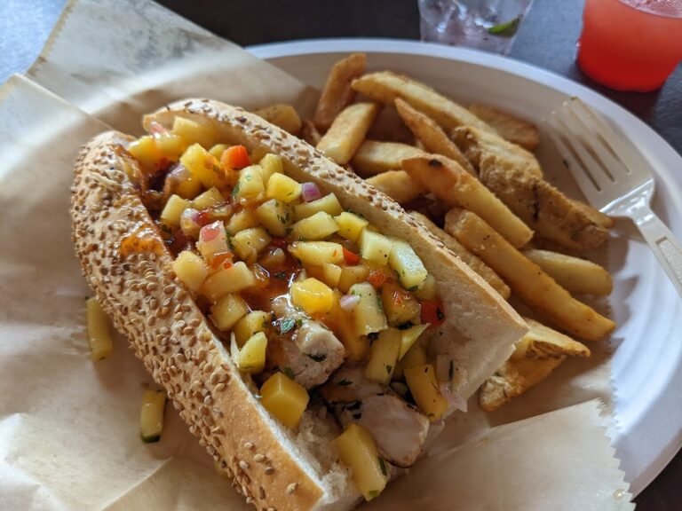 sirens bar and grill 9 768x576