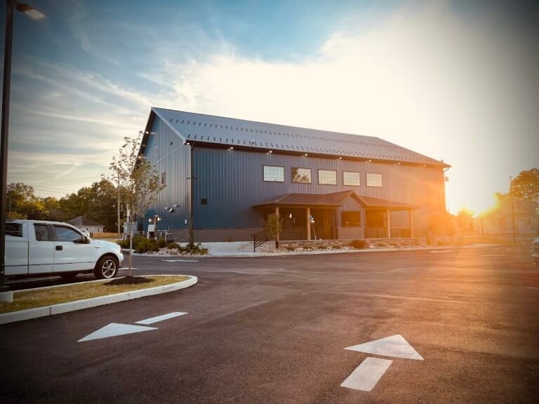 the engine house golf and social lounge 8 768x576