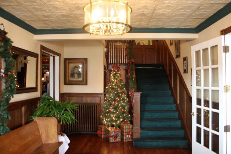 whistlers inn 8 768x512