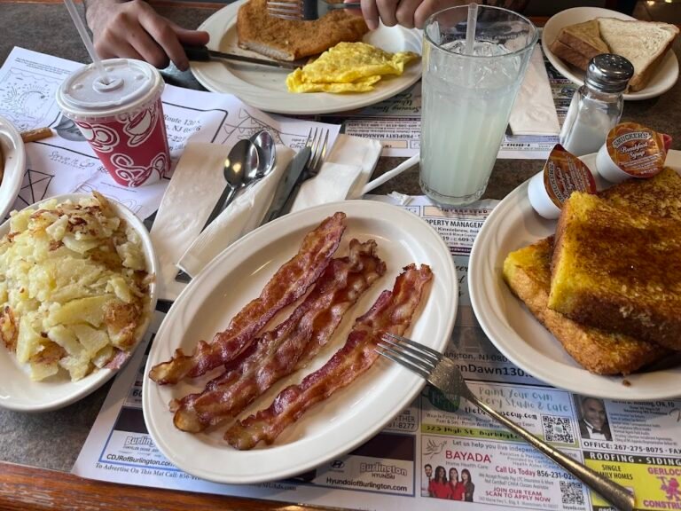 golden dawn diner 3 768x576